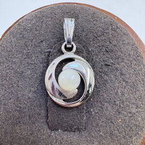 VTG Sterling Silver 925 Cabochon Moonstone Circle Pendant Size 0.75" Length